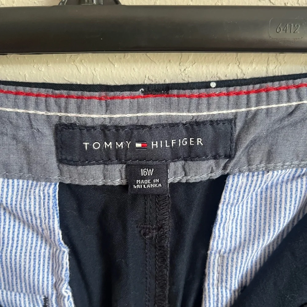 Women’s Navy With White Dots Tommy Hilfiger Casual Shorts Size 16